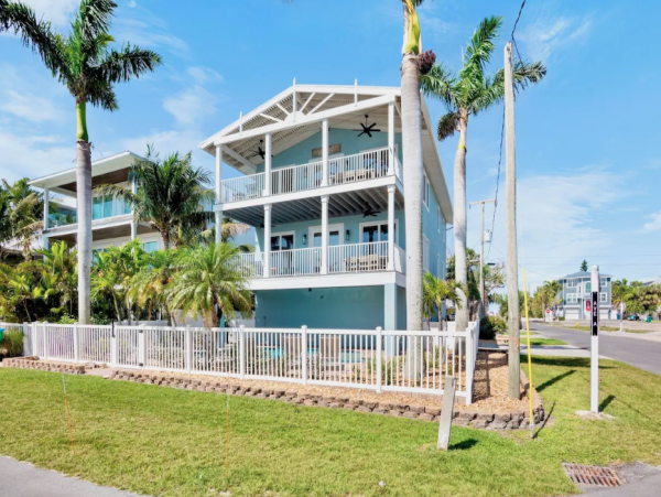Waterfront Anna Maria Rental Home 3 Minute Walk to Beaches